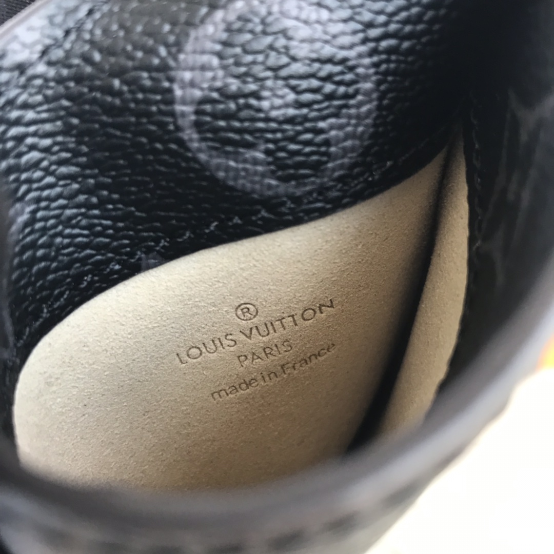 SUNGLASSES CASE MM, LOUIS VUITTON LV