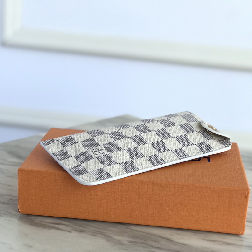 SUNGLASSES CASE MM, LOUIS VUITTON LV