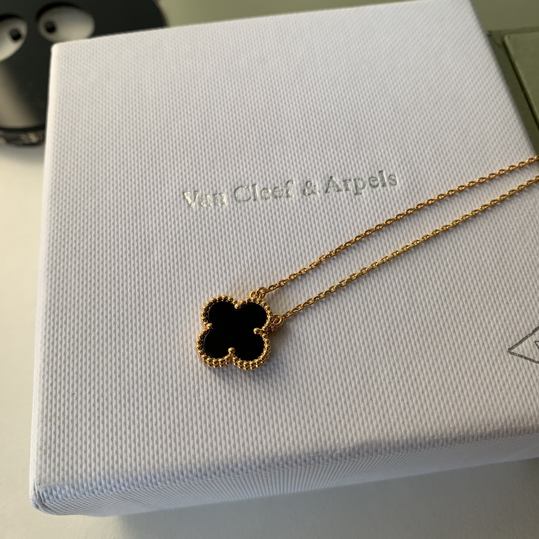 VanCleef&Arpels Necklaces