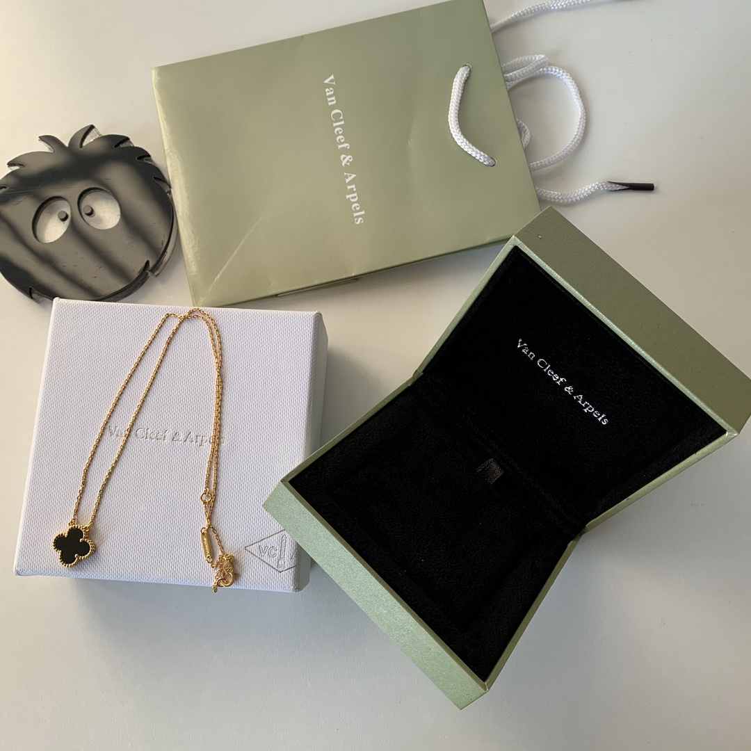 VanCleef&Arpels Necklaces