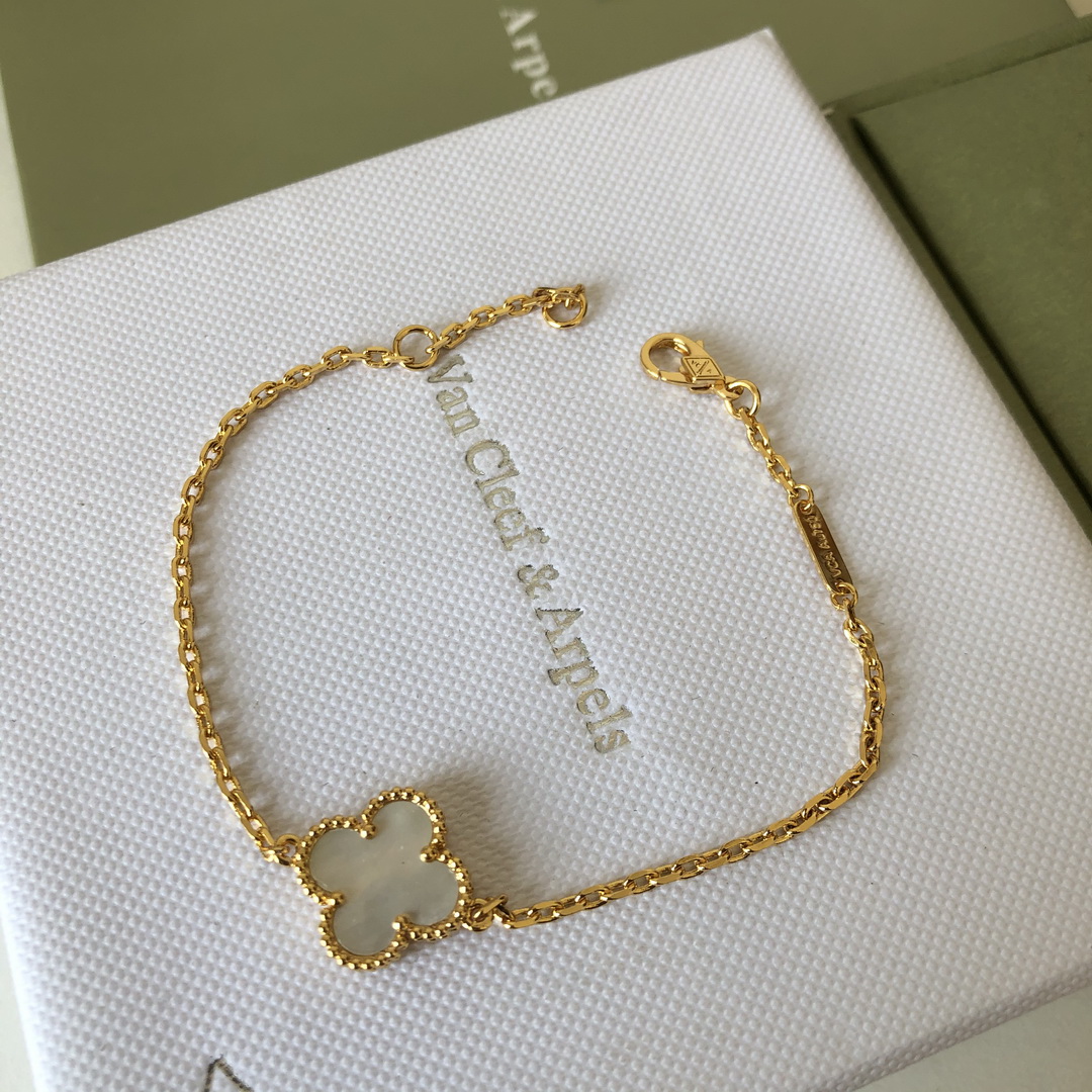 VanCleef&Arpels Bracelets