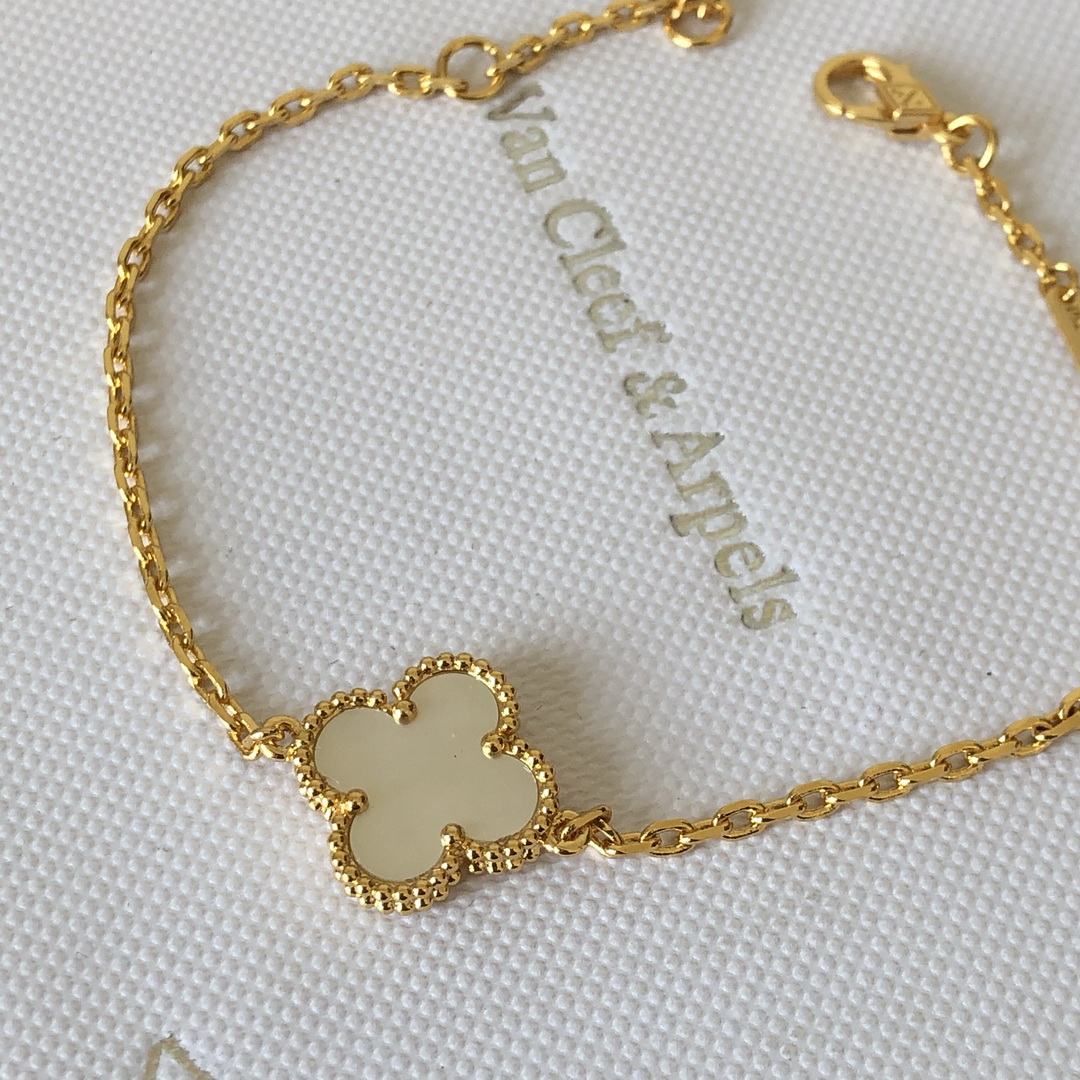 VanCleef&Arpels Bracelets