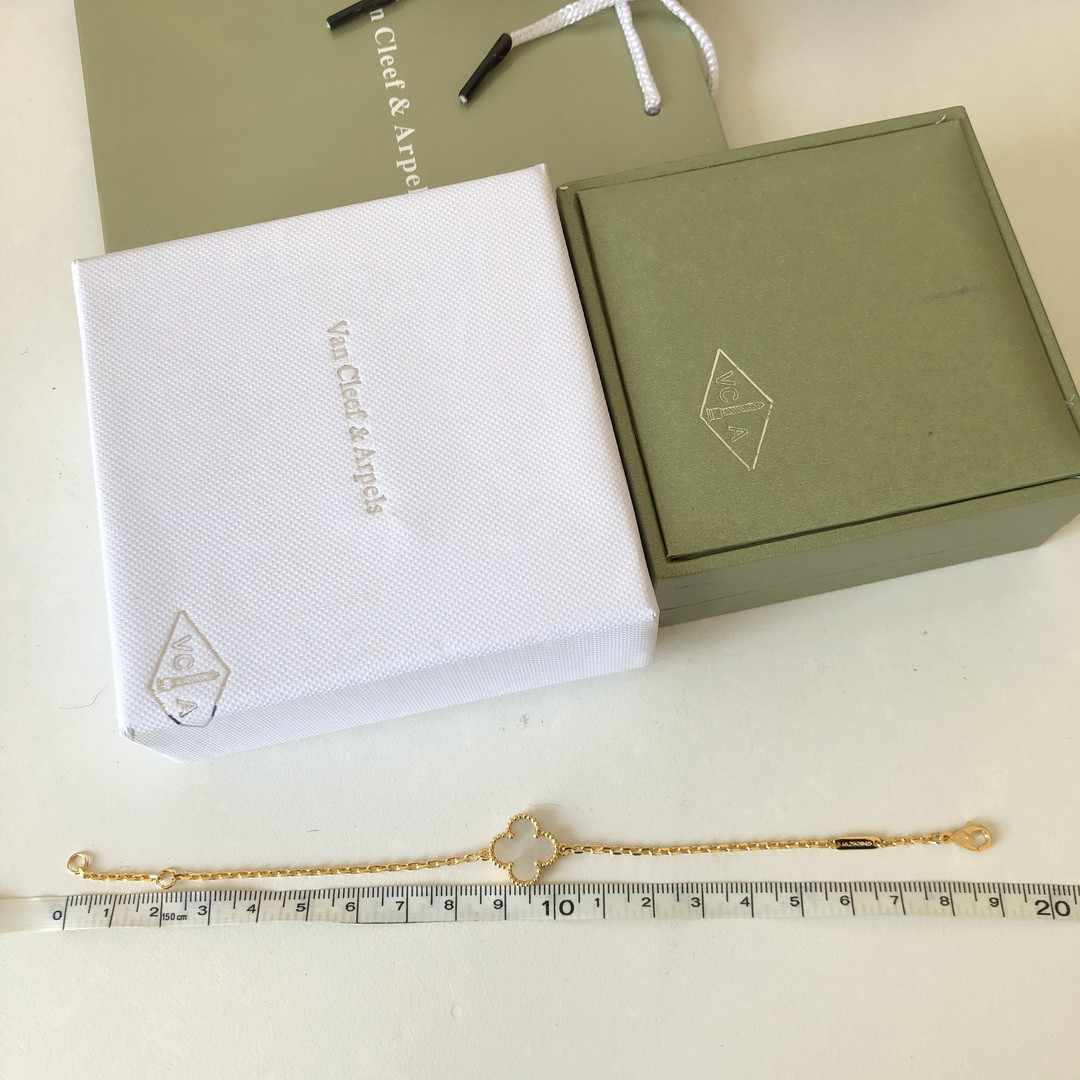 VanCleef&Arpels Bracelets