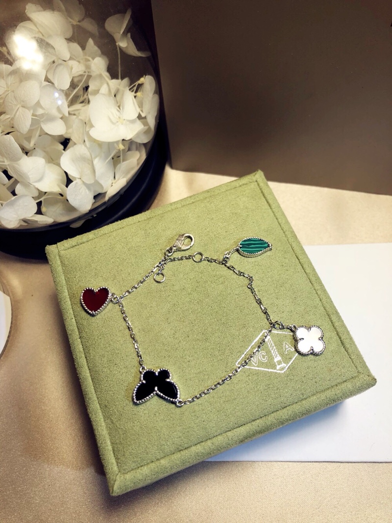 VanCleef&Arpels Bracelets