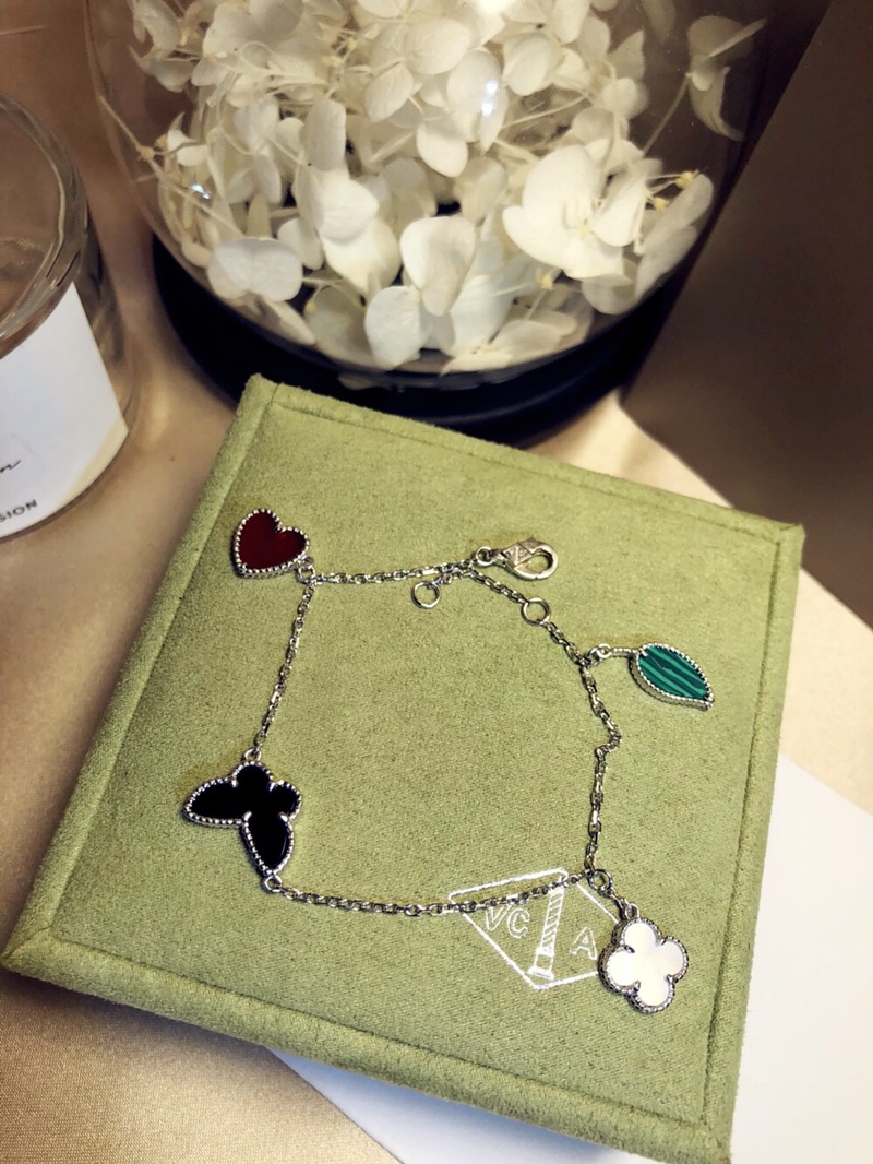 VanCleef&Arpels Bracelets
