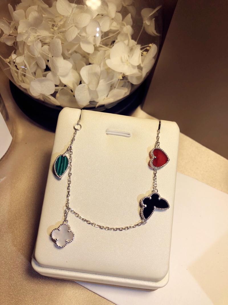 VanCleef&Arpels Bracelets