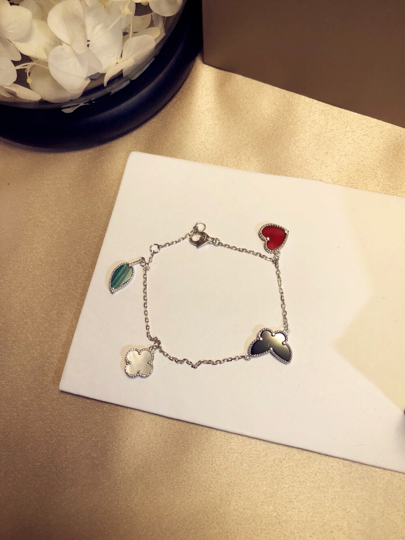 VanCleef&Arpels Bracelets