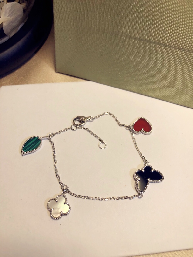 VanCleef&Arpels Bracelets