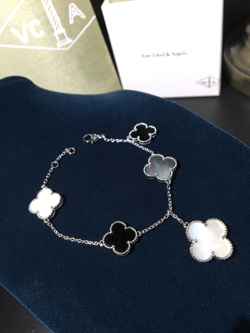 VanCleef&Arpels Bracelets