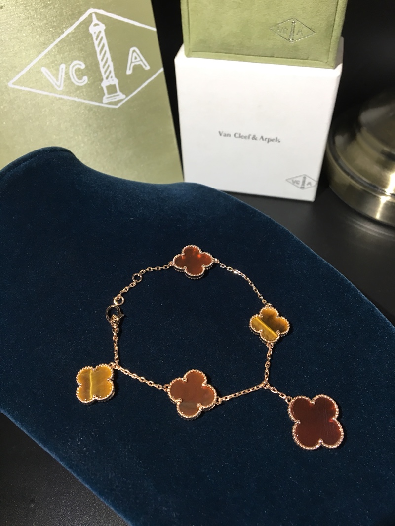 VanCleef&Arpels Bracelets