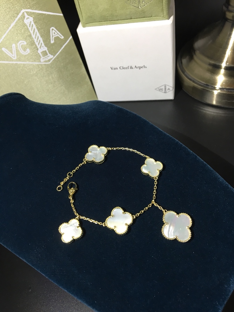VanCleef&Arpels Bracelets