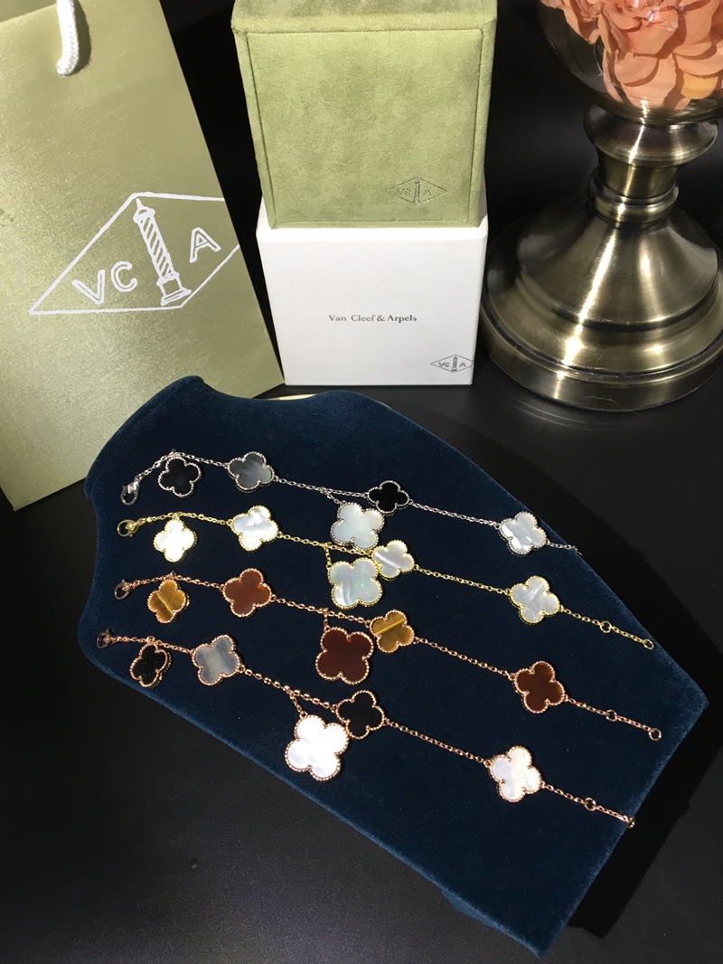 VanCleef&Arpels Bracelets