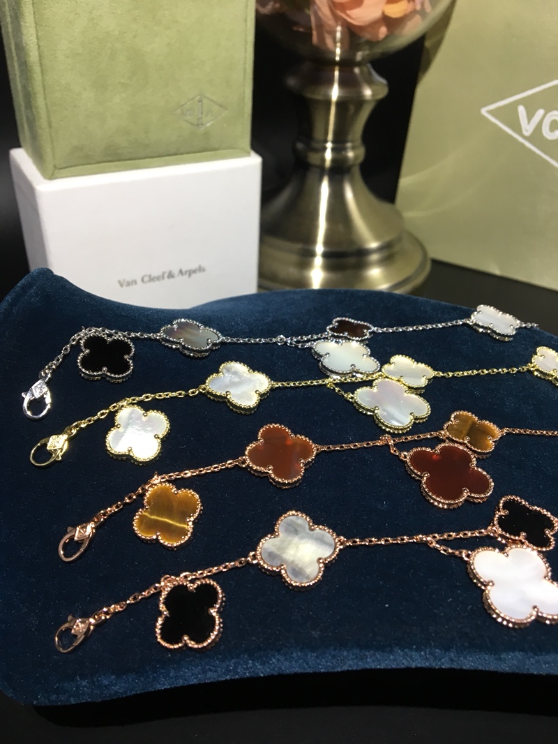 VanCleef&Arpels Bracelets