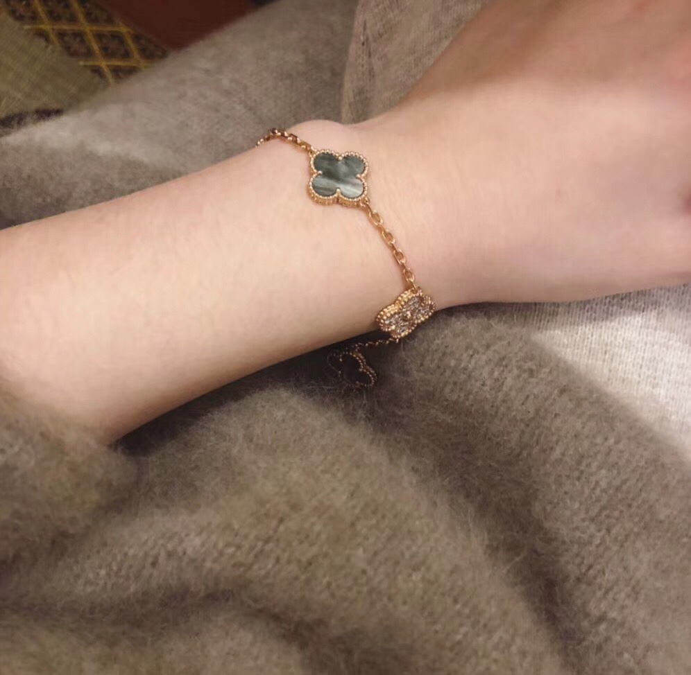 VanCleef&Arpels Bracelets