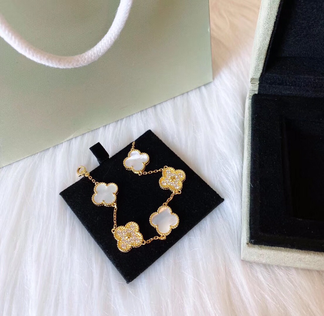 VanCleef&Arpels Bracelets