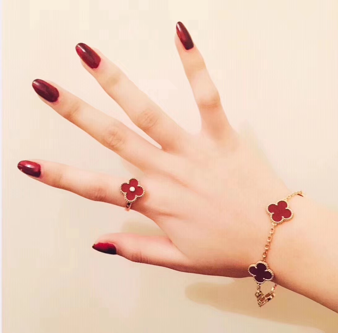 VanCleef&Arpels Bracelets