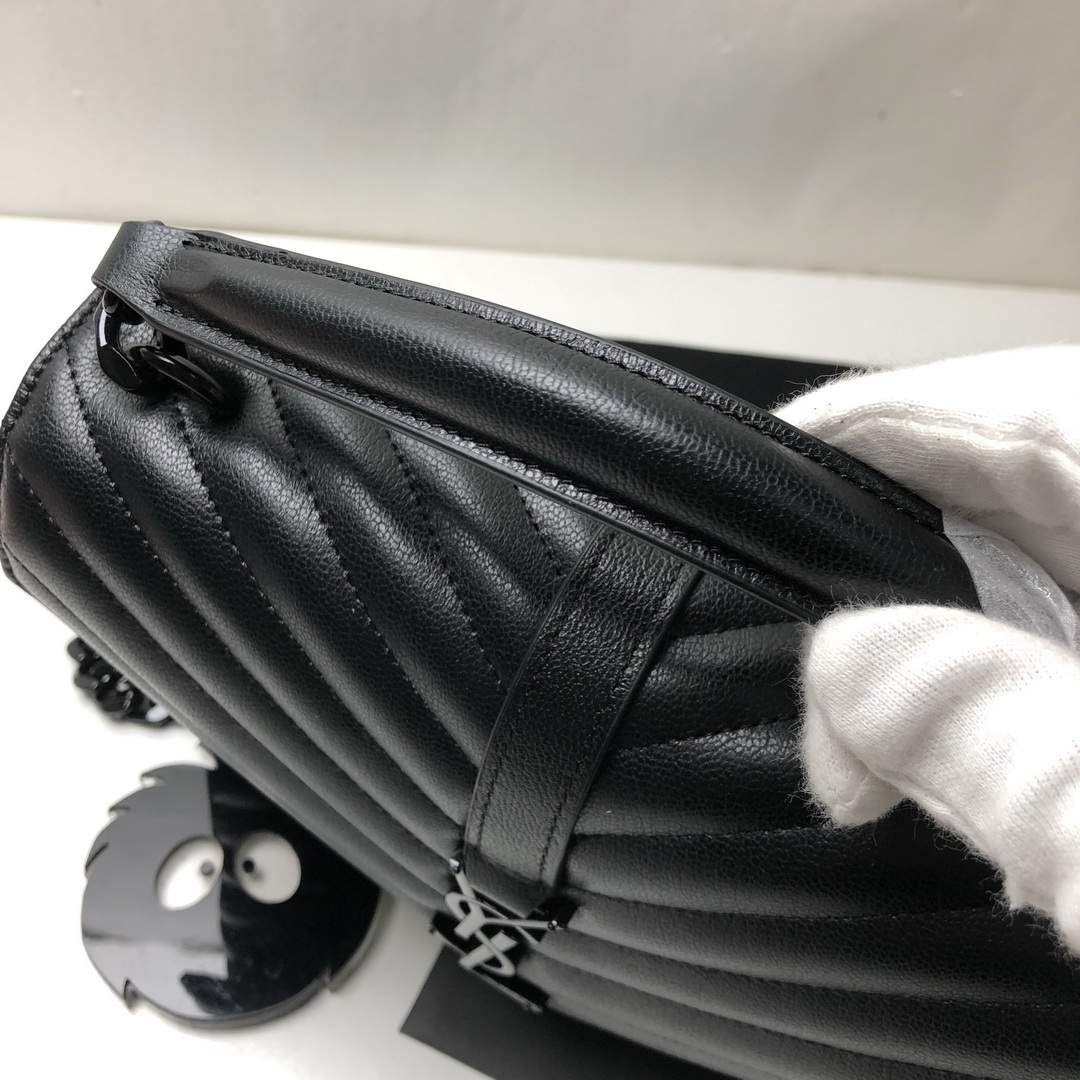CLASSIC MEDIUM COLLÈGE BAG MATELASSÉ LEATHER, YSL Saint Laurent