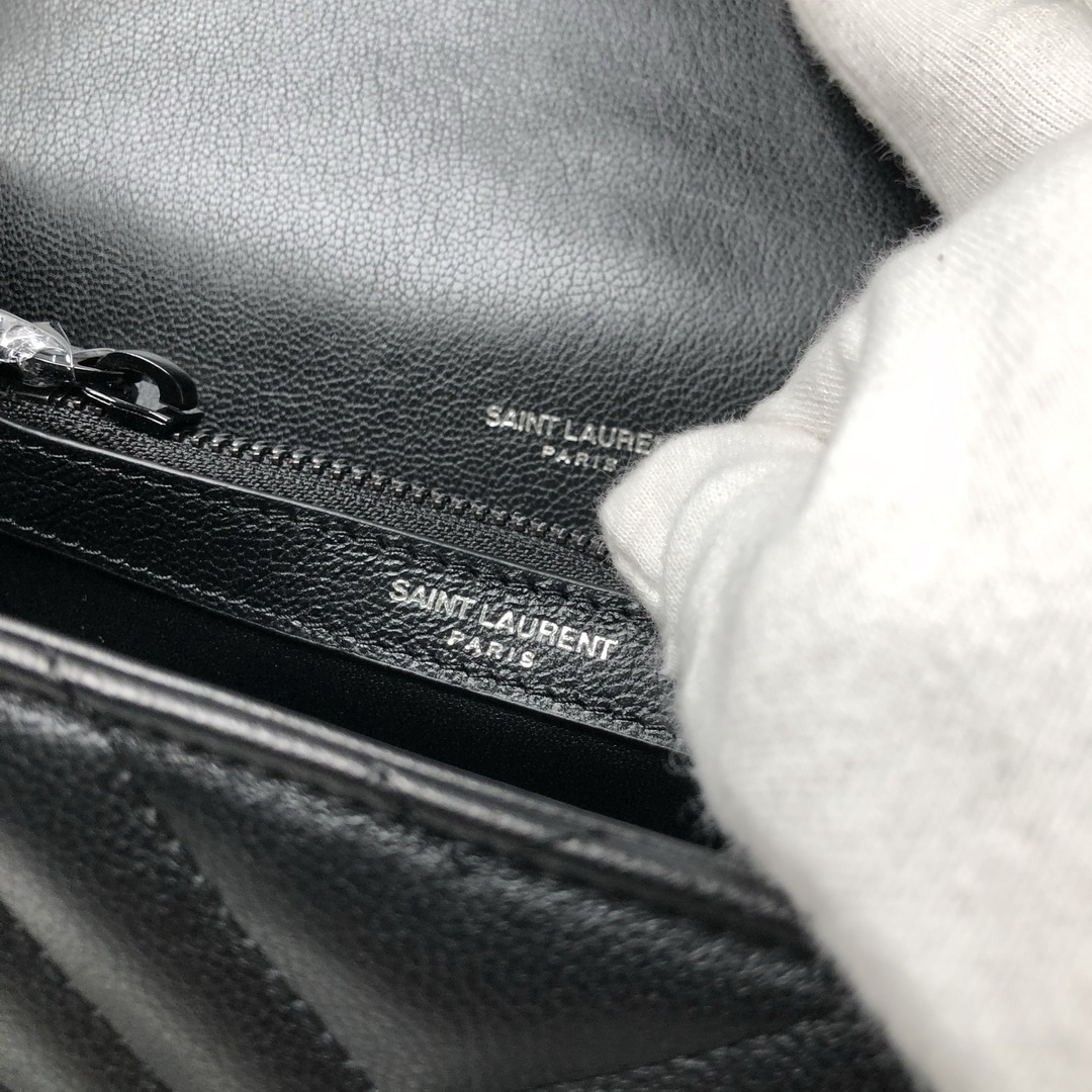 CLASSIC MEDIUM COLLÈGE BAG MATELASSÉ LEATHER, YSL Saint Laurent