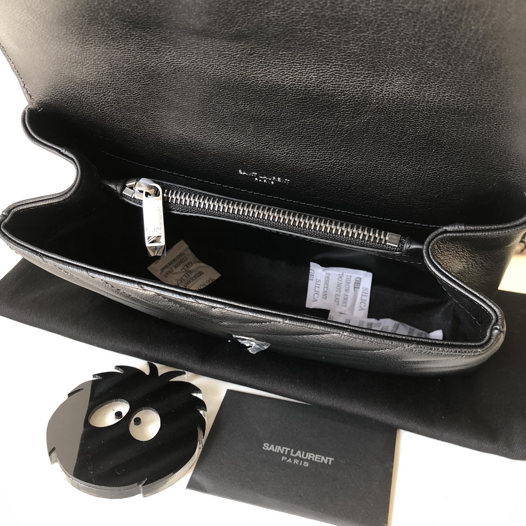 CLASSIC MEDIUM COLLÈGE BAG MATELASSÉ LEATHER, YSL Saint Laurent