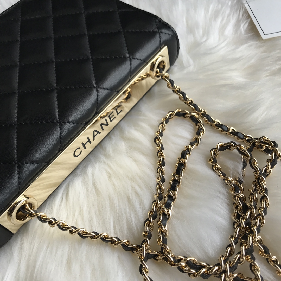 Wallet on Chain, Lambskin & Gold-Tone Metal, WOC CHANEL