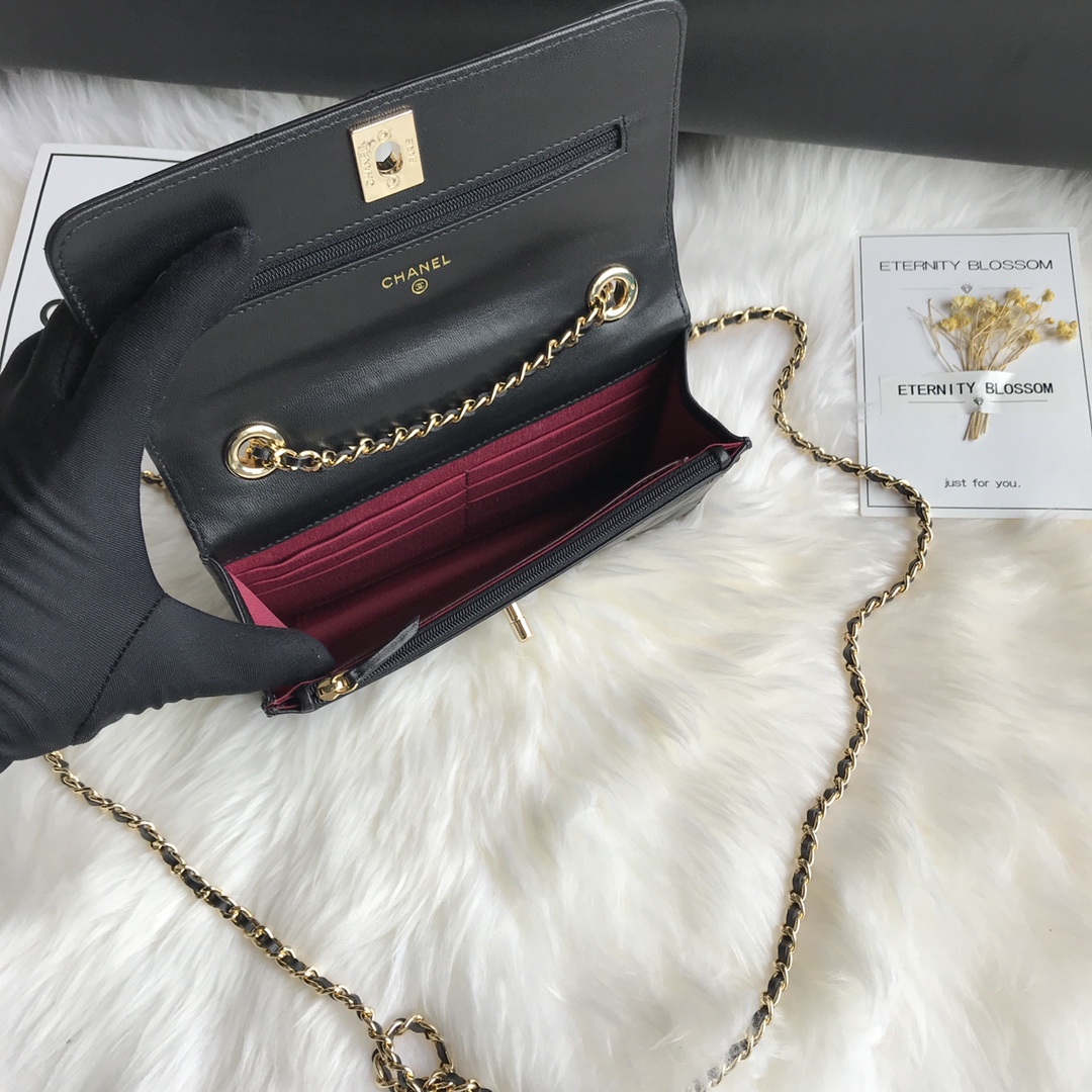 Wallet on Chain, Lambskin & Gold-Tone Metal, WOC CHANEL