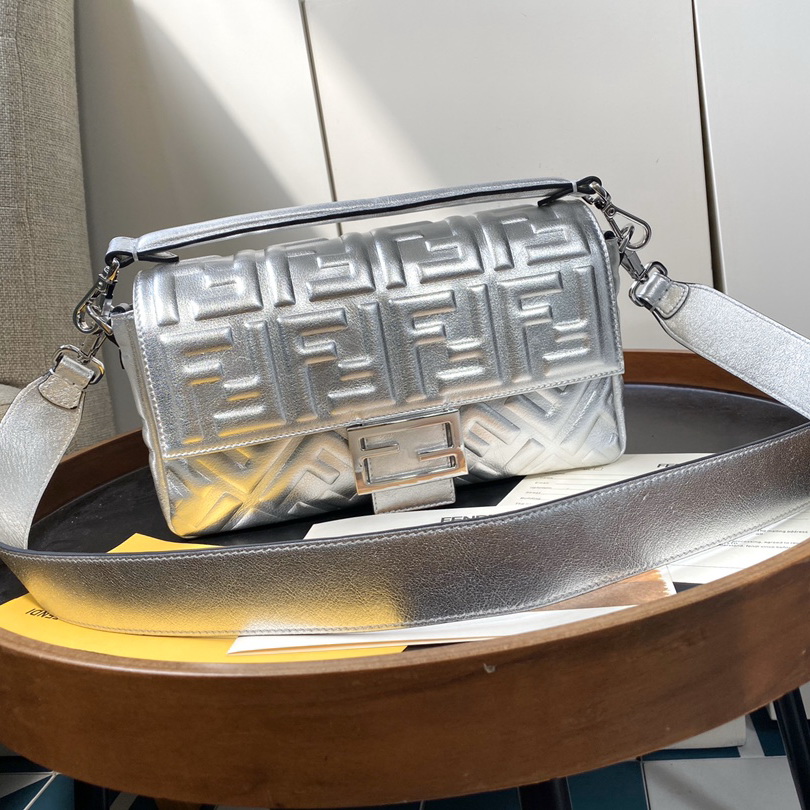 BAGUETTE, FENDI BAG