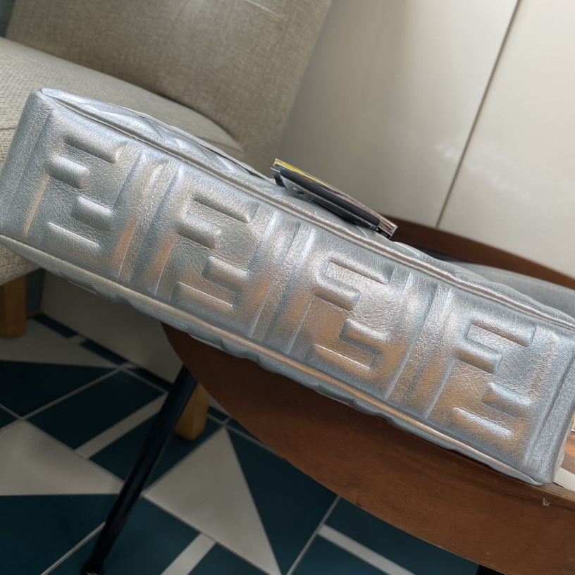 BAGUETTE, FENDI BAG