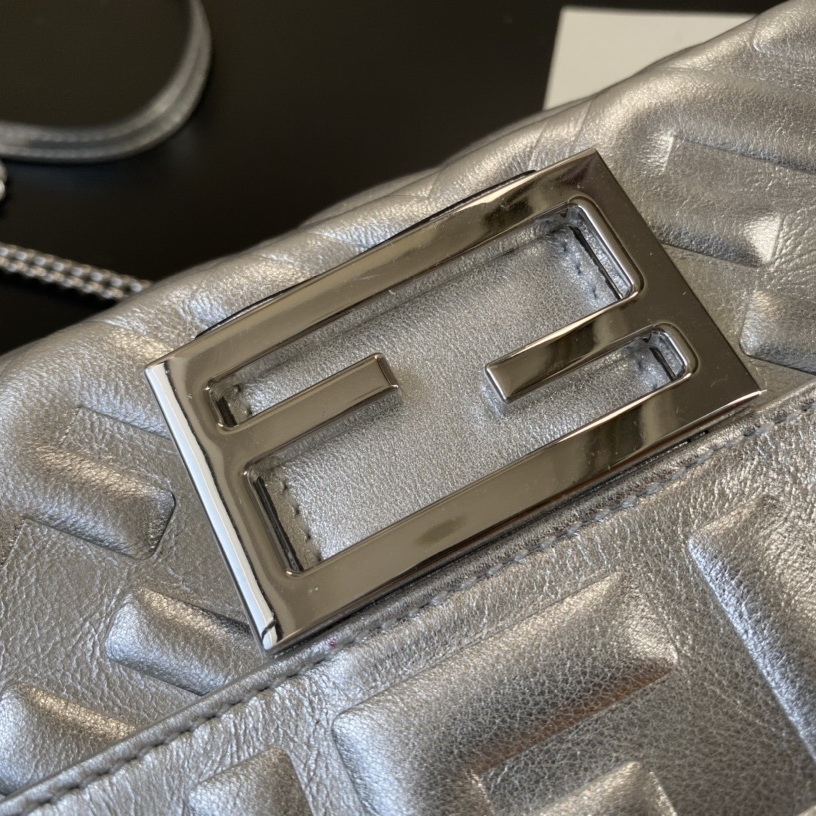 MINI BAGUETTE, FENDI BAG
