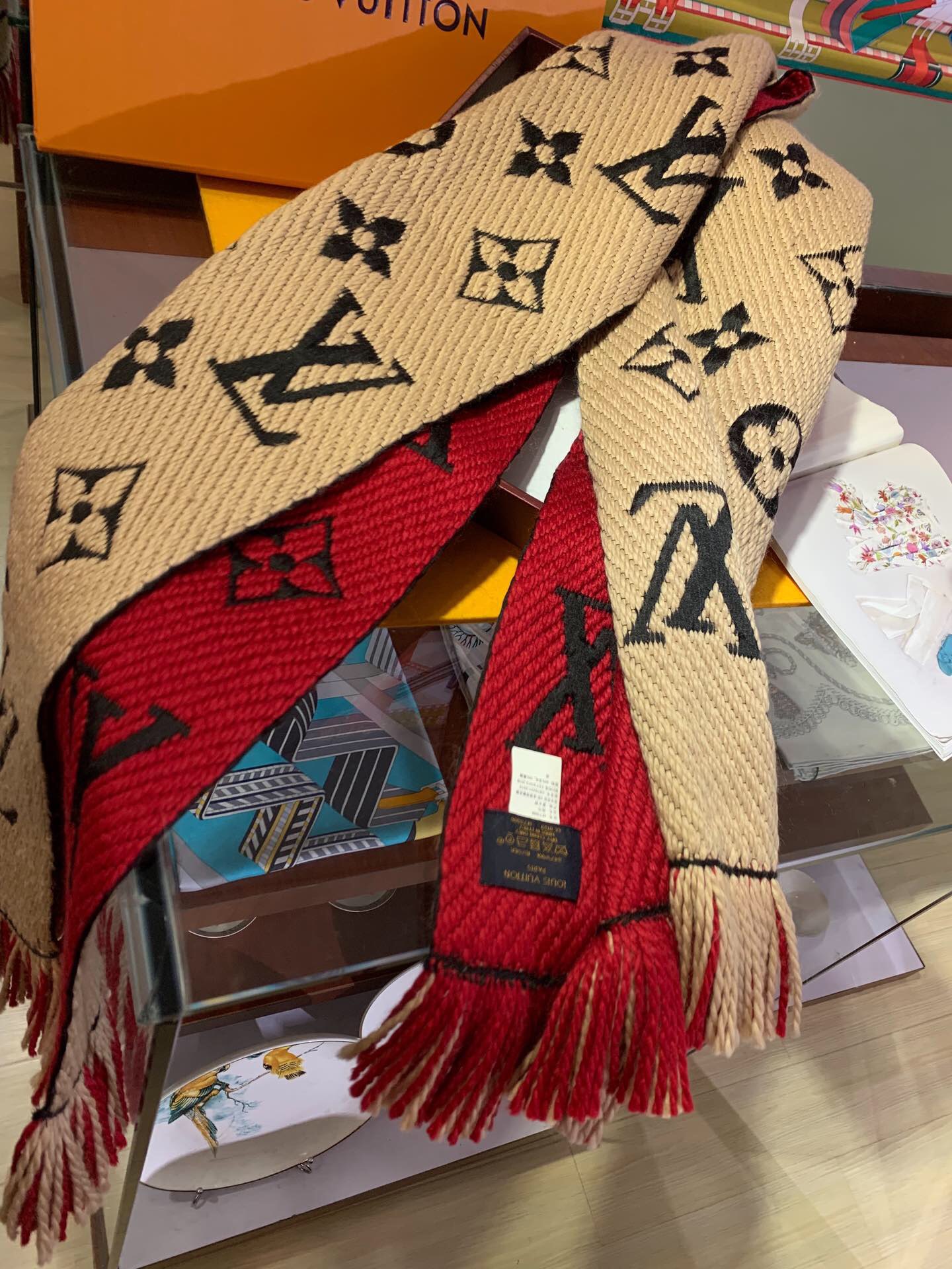 LOUIS VUITTON LV SCARF
