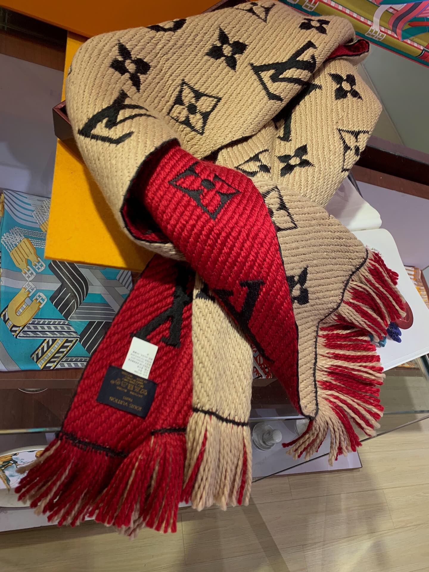 LOUIS VUITTON LV SCARF