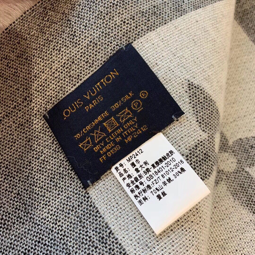  LOUIS VUITTON LV SHAWL