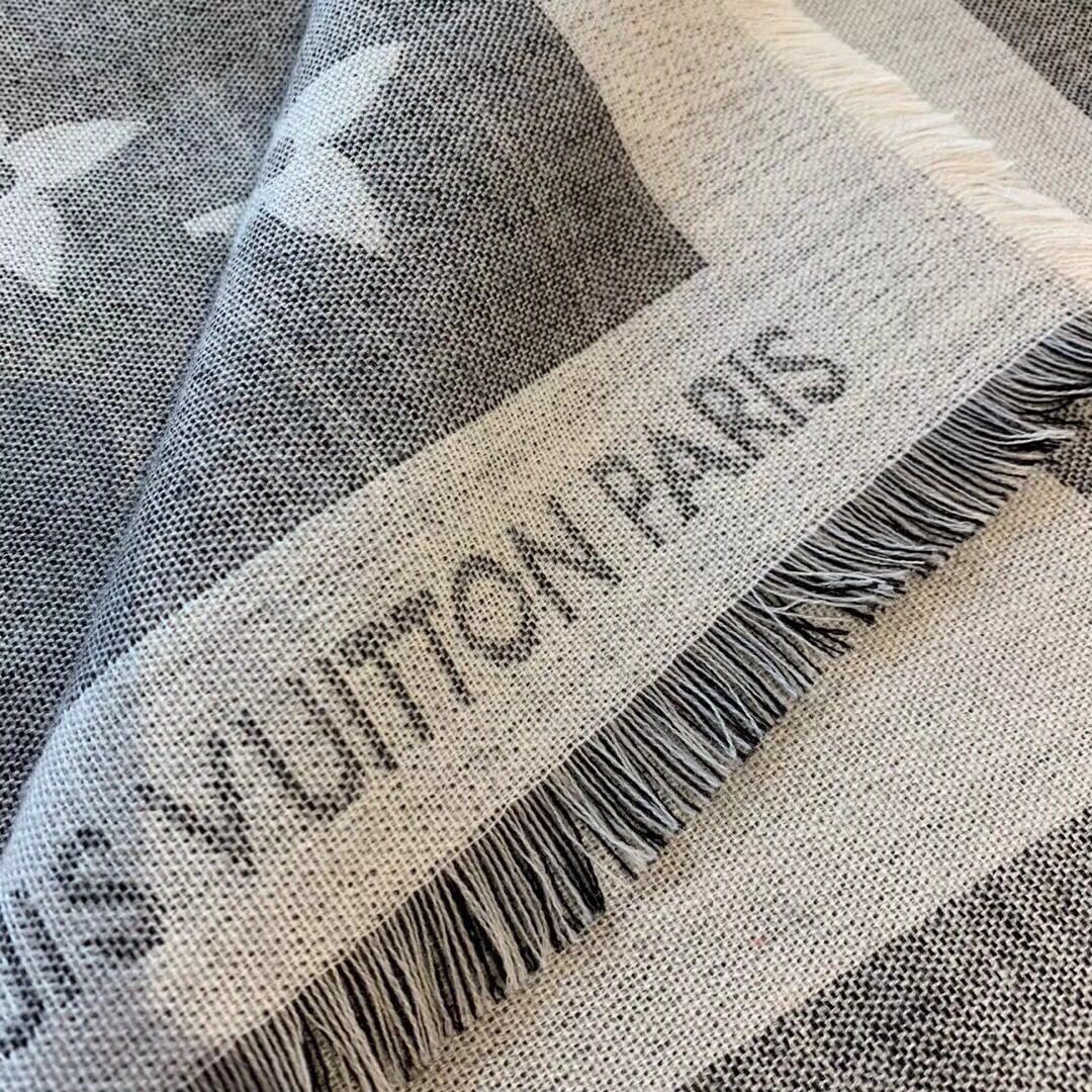  LOUIS VUITTON LV SHAWL