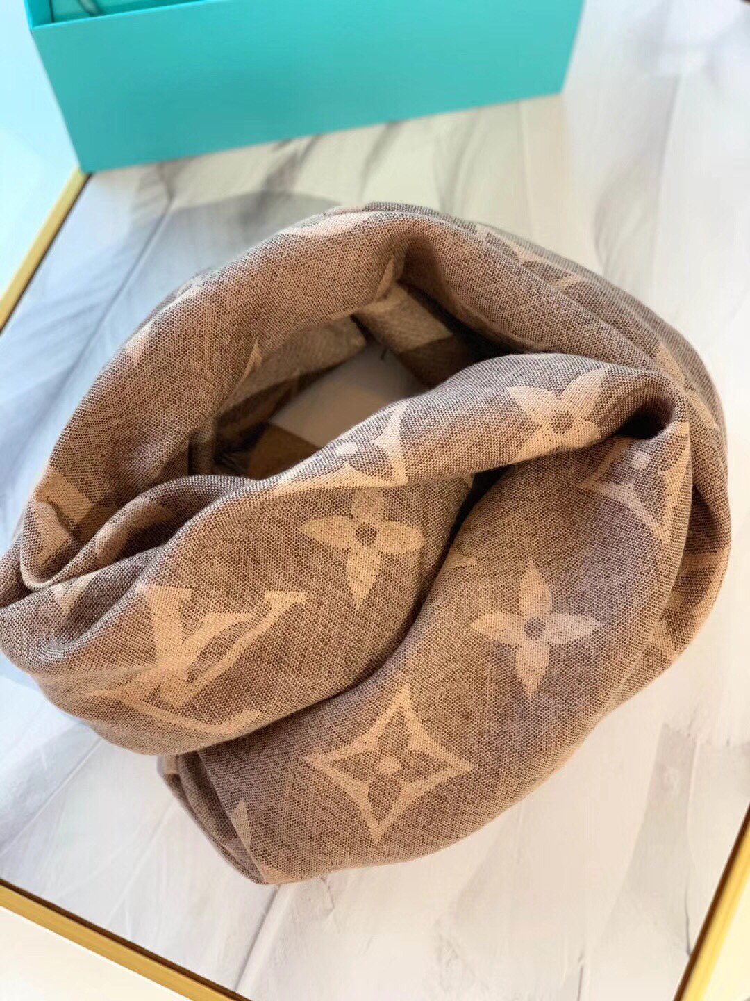  LOUIS VUITTON LV SHAWL
