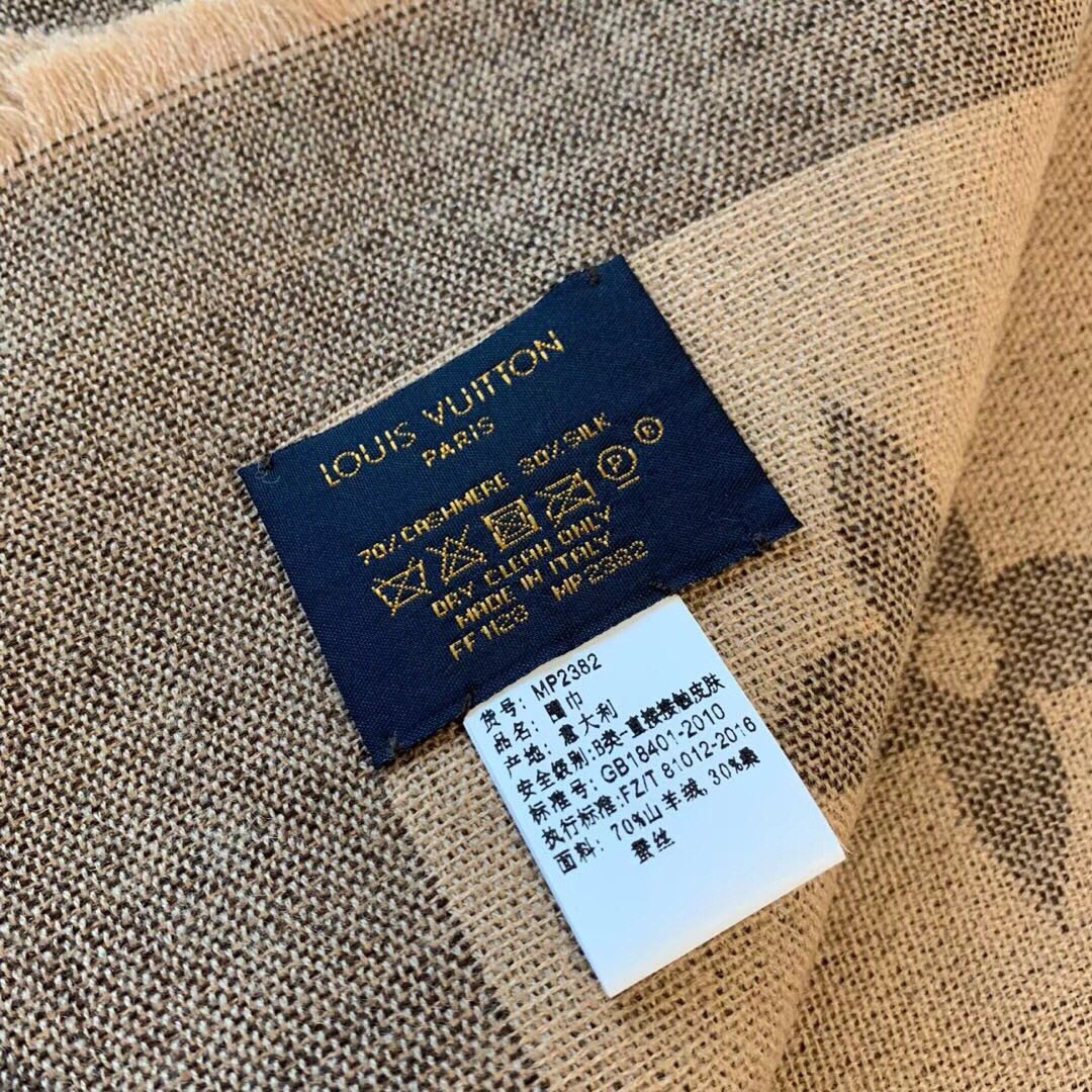  LOUIS VUITTON LV SHAWL