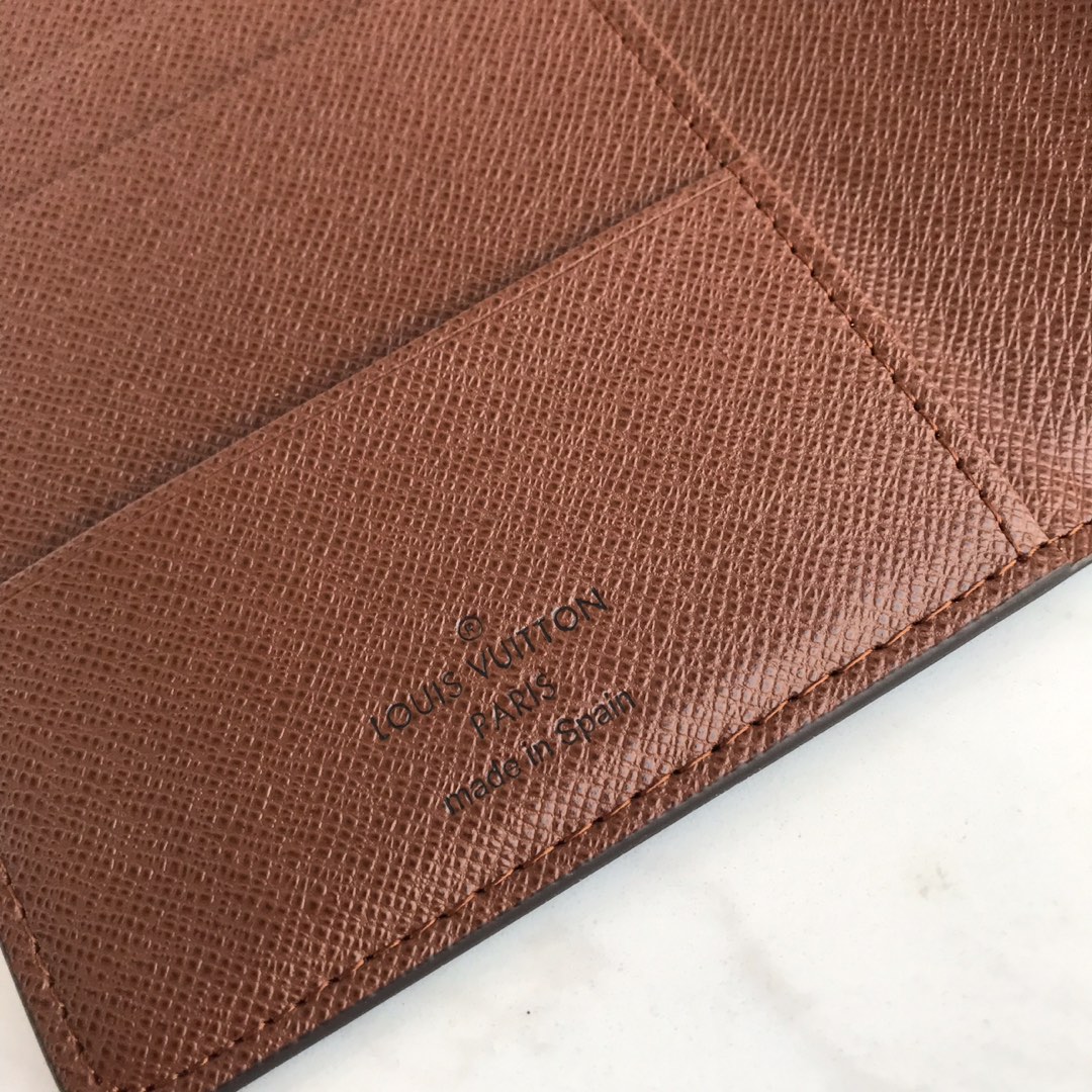 Louis Vuitton LV, M60181, PASSPORT COVER
