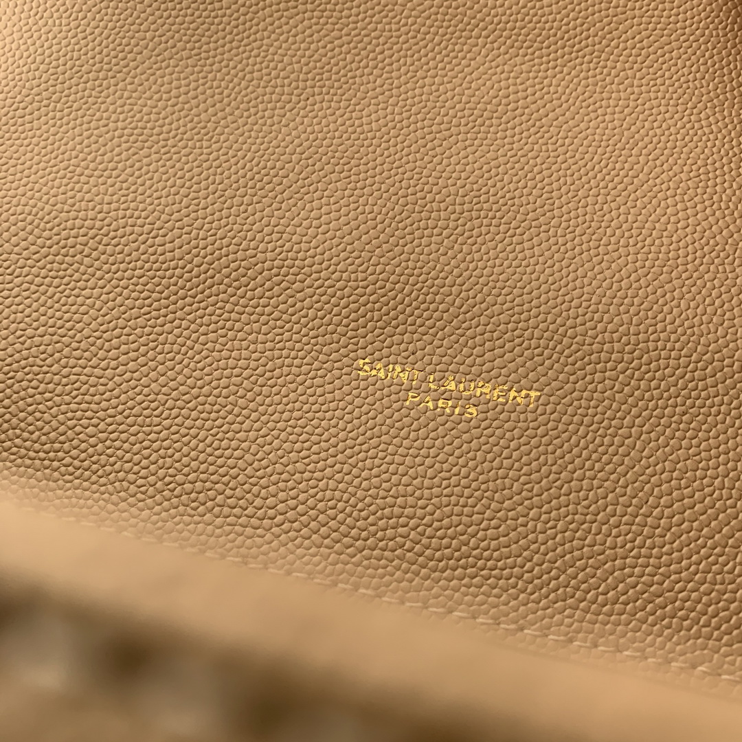 487206 ENVELOPE MEDIUM BAG IN GRAIN DE POUDRE EMBOSSED LEATHER, YSL Saint Laurent