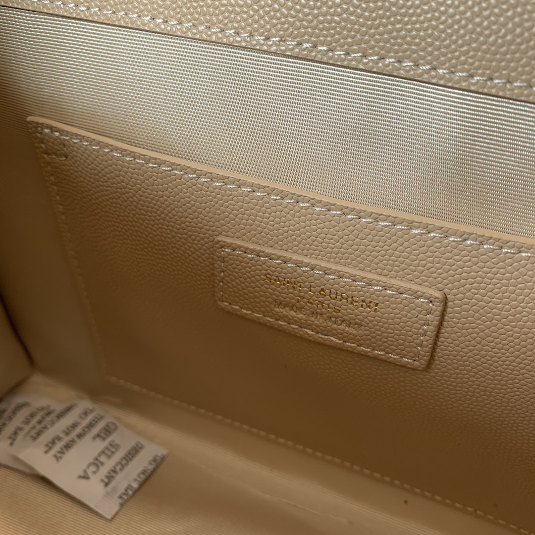 487206 ENVELOPE MEDIUM BAG IN GRAIN DE POUDRE EMBOSSED LEATHER, YSL Saint Laurent