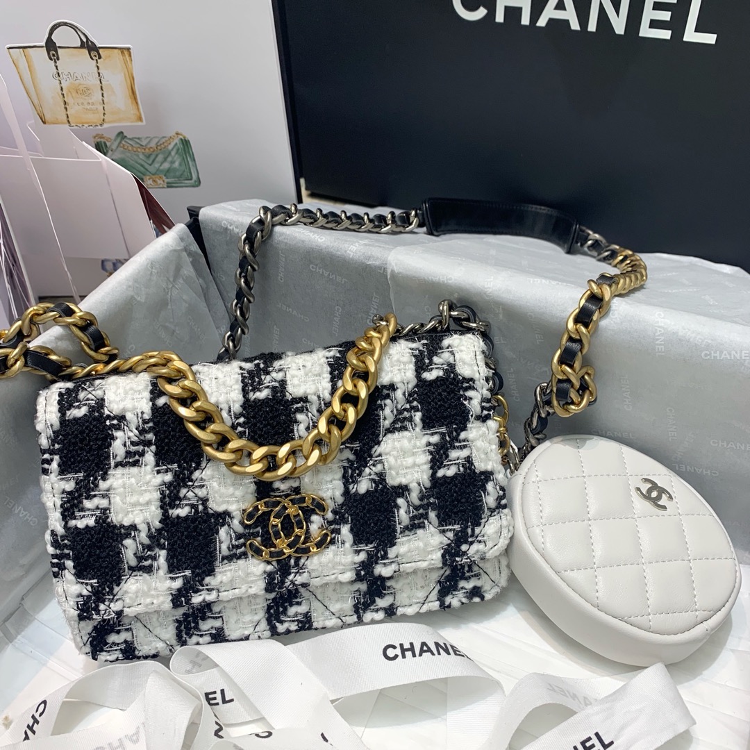 AP0985 chanel 19 wallet on chain & coin purse