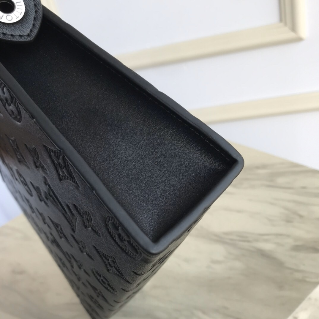M61692, Louis Vuitton LV, POCHETTE VOYAGE MM