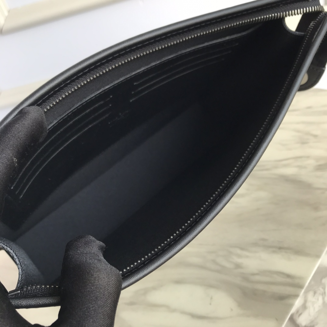 M61692, Louis Vuitton LV, POCHETTE VOYAGE MM