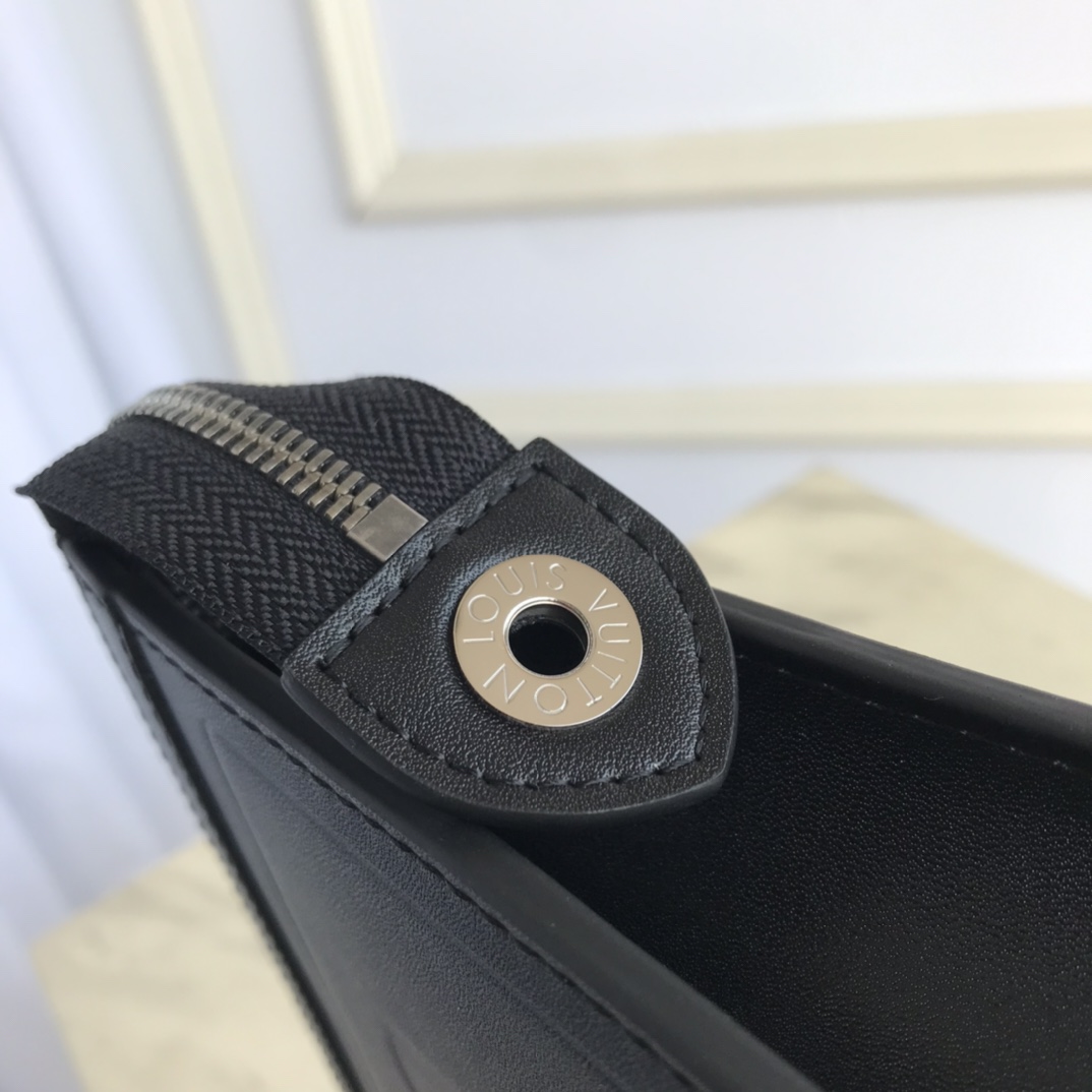 M61692, Louis Vuitton LV, POCHETTE VOYAGE MM