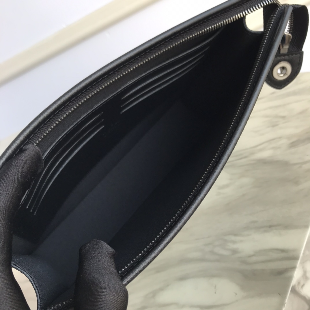 M61692, Louis Vuitton LV, POCHETTE VOYAGE MM