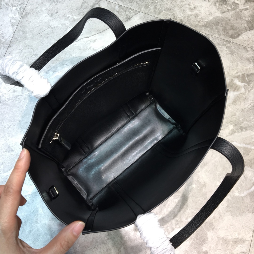 EVERYDAY XS TOTE BAG, BALENCIAGA HANDBAGS