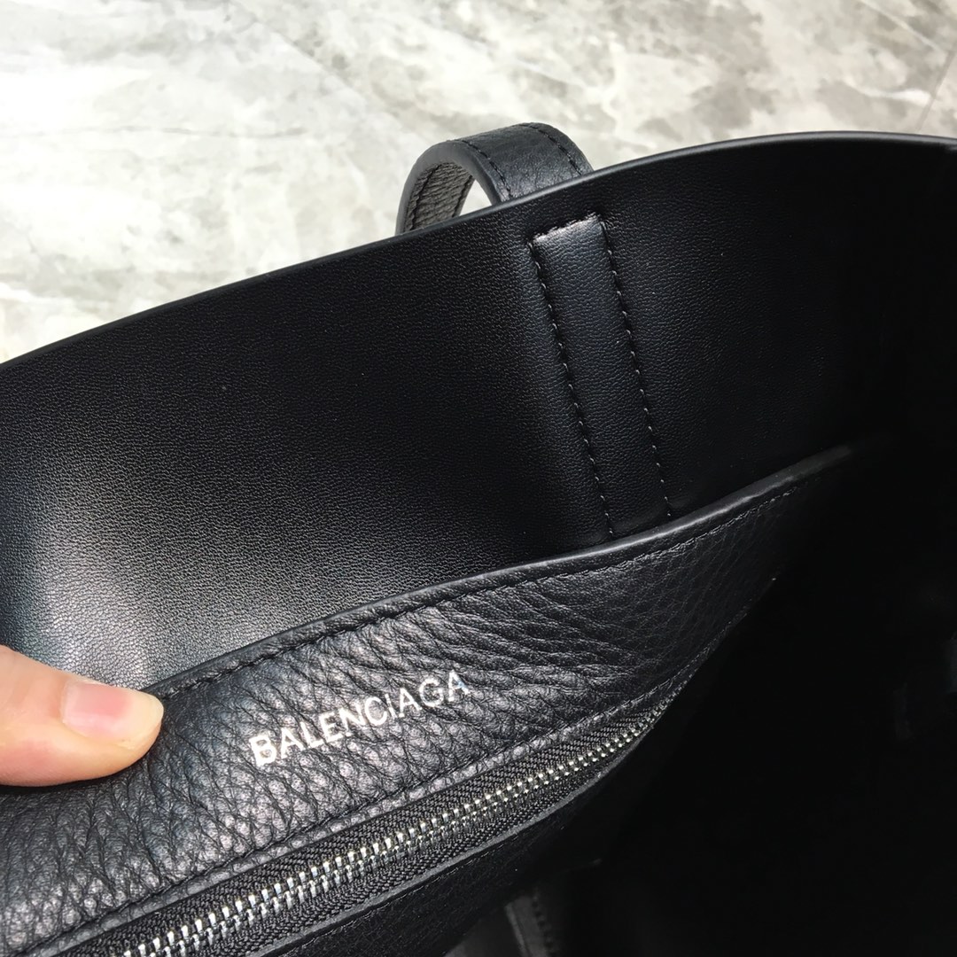 EVERYDAY XS TOTE BAG, BALENCIAGA HANDBAGS