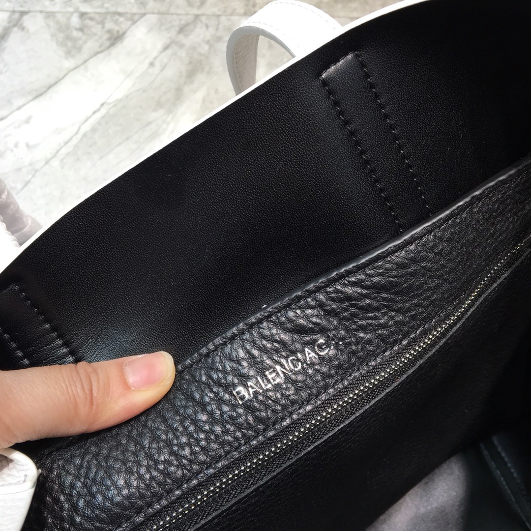 EVERYDAY XS TOTE BAG, BALENCIAGA HANDBAGS