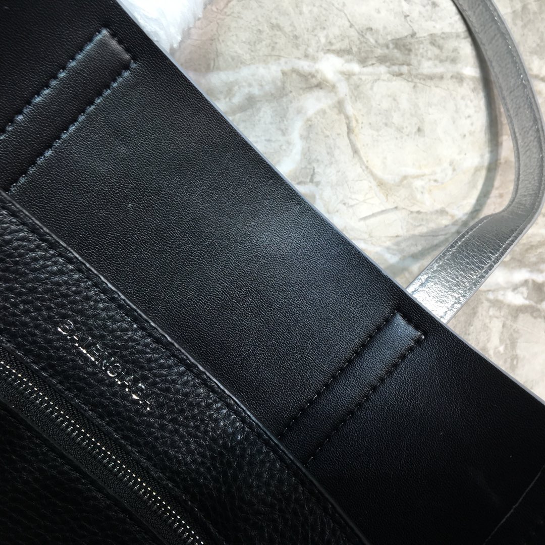 EVERYDAY XS TOTE BAG, BALENCIAGA HANDBAGS
