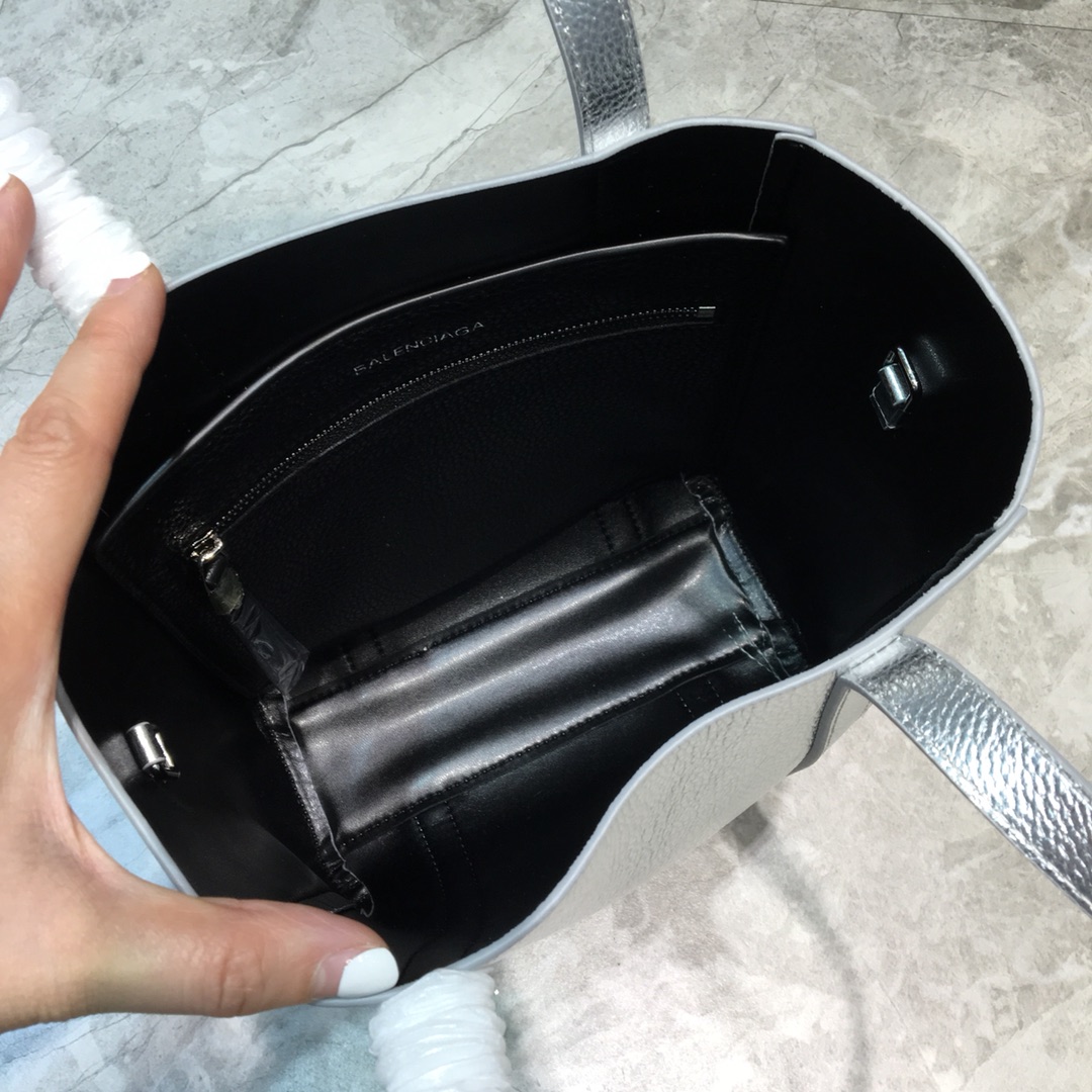 EVERYDAY XXS TOTE BAG, BALENCIAGA HANDBAGS