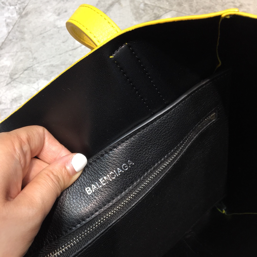 EVERYDAY XS TOTE BAG, BALENCIAGA HANDBAGS