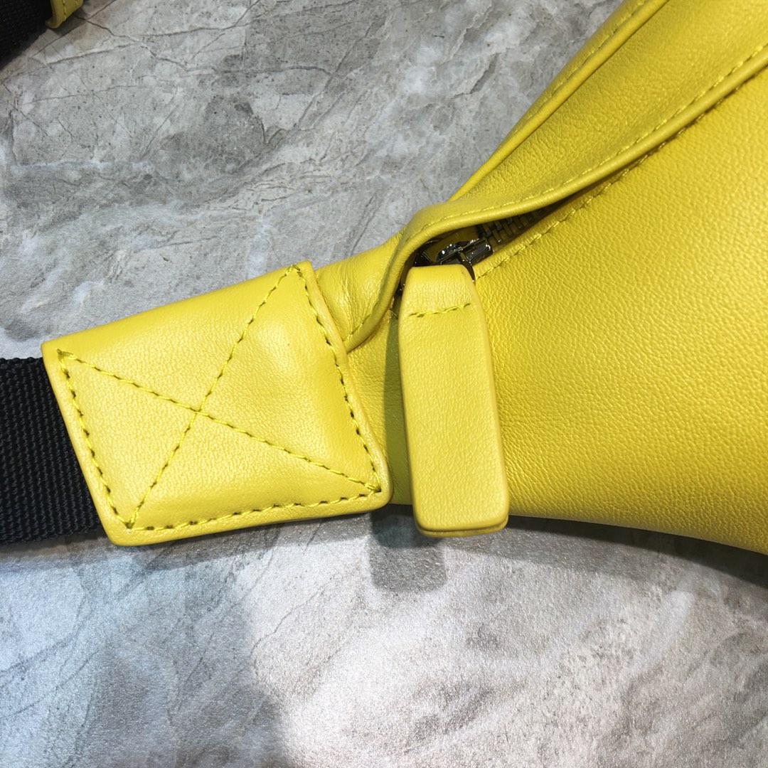 EVERYDAY XS BELTPACK, BALENCIAGA HANDBAG