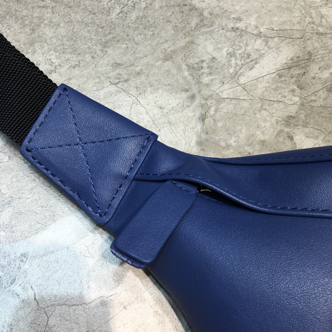 EVERYDAY XS BELTPACK, BALENCIAGA HANDBAG